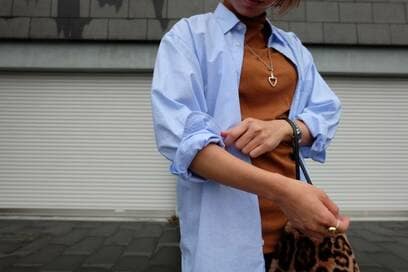 ユニクロのオーバーサイズシャツ。メンズをゆるっとが今っぽい