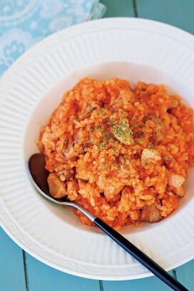 レンチンで簡単、本格味のチキンライス。コツは具材の並べ方にあり