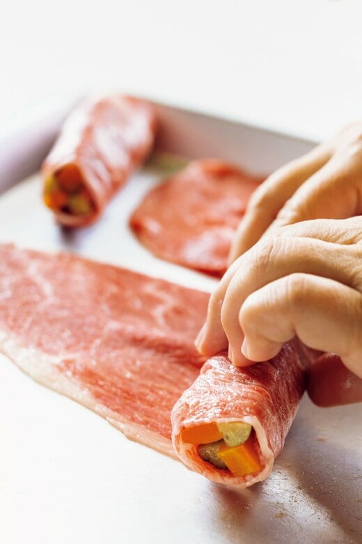 野菜と豚肉を巻く