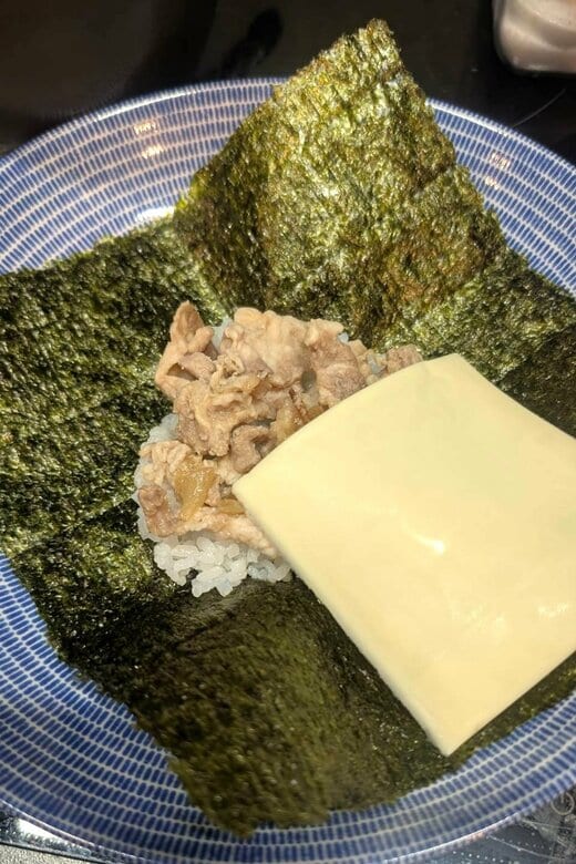 豚丼とチーズのおにぎらず
