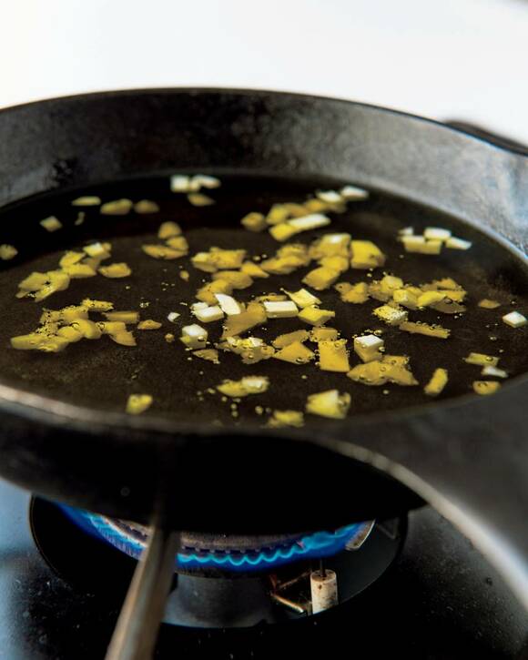 ニンニクから細かい泡が出ている