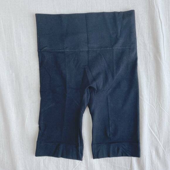 ボディシェイパーショーツ