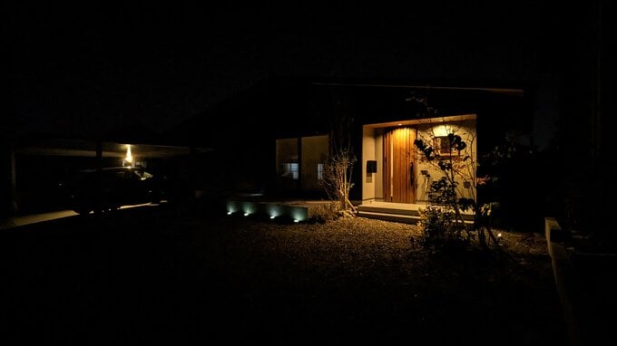 照明を点けたときの庭