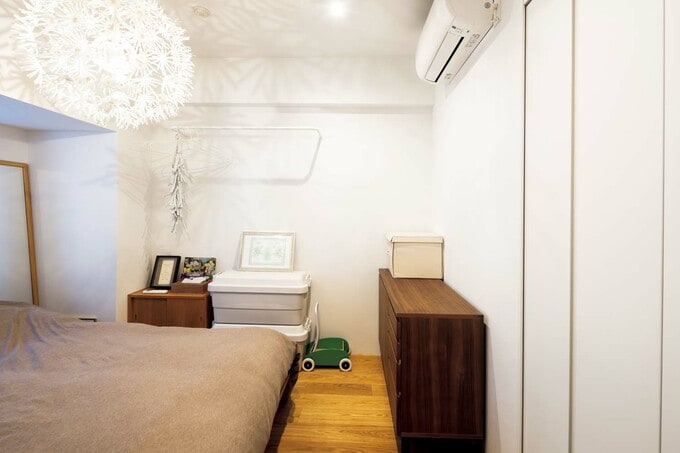 玄関近くの主寝室