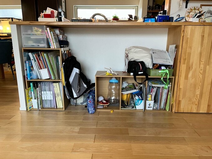 カウンターの下