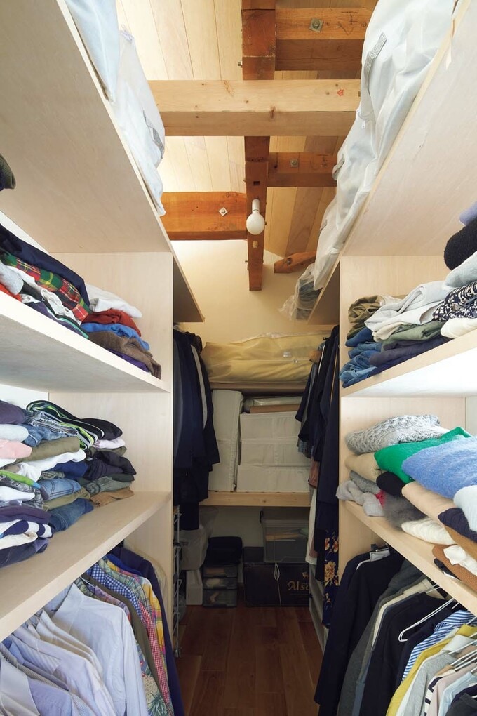 寝室の横にウォークインクローゼット