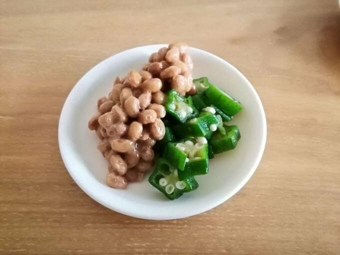 冷凍オクラの納豆のせ