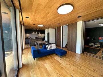 ホームパーティ向きの家づくり。長方形のLDK＋趣味室でゲスト10人大盛り上がり