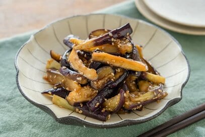 秋の極上のおつまみ「ナスのピリ辛中華あえ」。レンジ調理でしっかり味がしみる