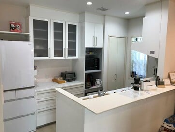 ハウスメーカーの標準仕様でOK。「対面キッチン」の背面を工夫して、想像以上の使いやすさに