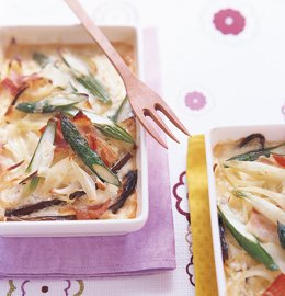 ホワイトソースは生クリームと卵黄を混ぜるだけ！ナスのサマーグラタン