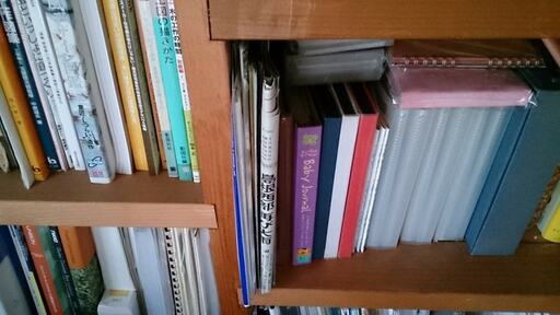 DIYの本棚も柿渋でいい風合いになった