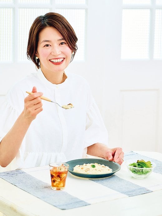 リゾットを食べる田口さん