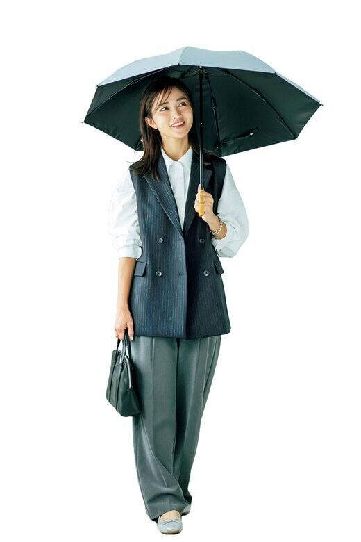 日傘をさす女性