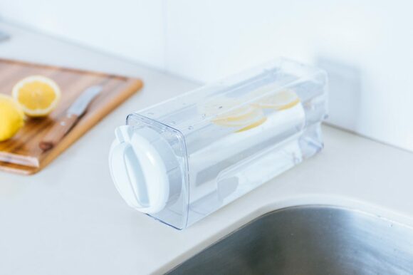 プラスチック製のジャグ