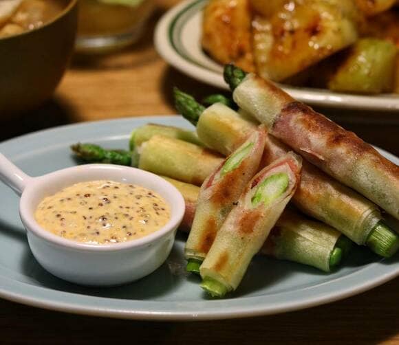 アスパラベーコンの焼き春巻き