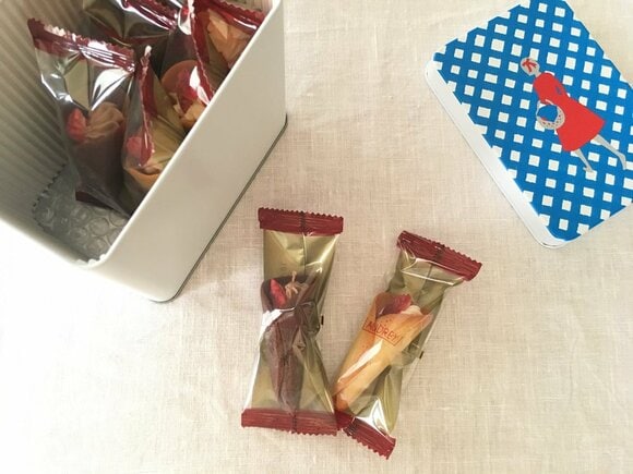 舌触りが軽いクリームをさっくりとしたラングドシャ生地