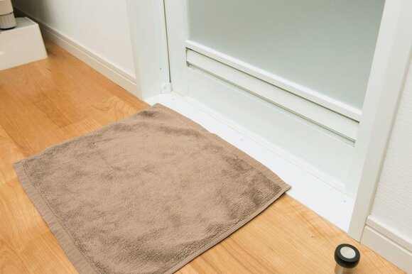 薄手だから洗いやすい ホテル仕様のバスマット