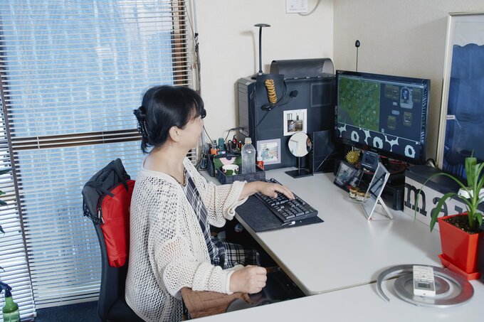 PCゲームをするえりさん