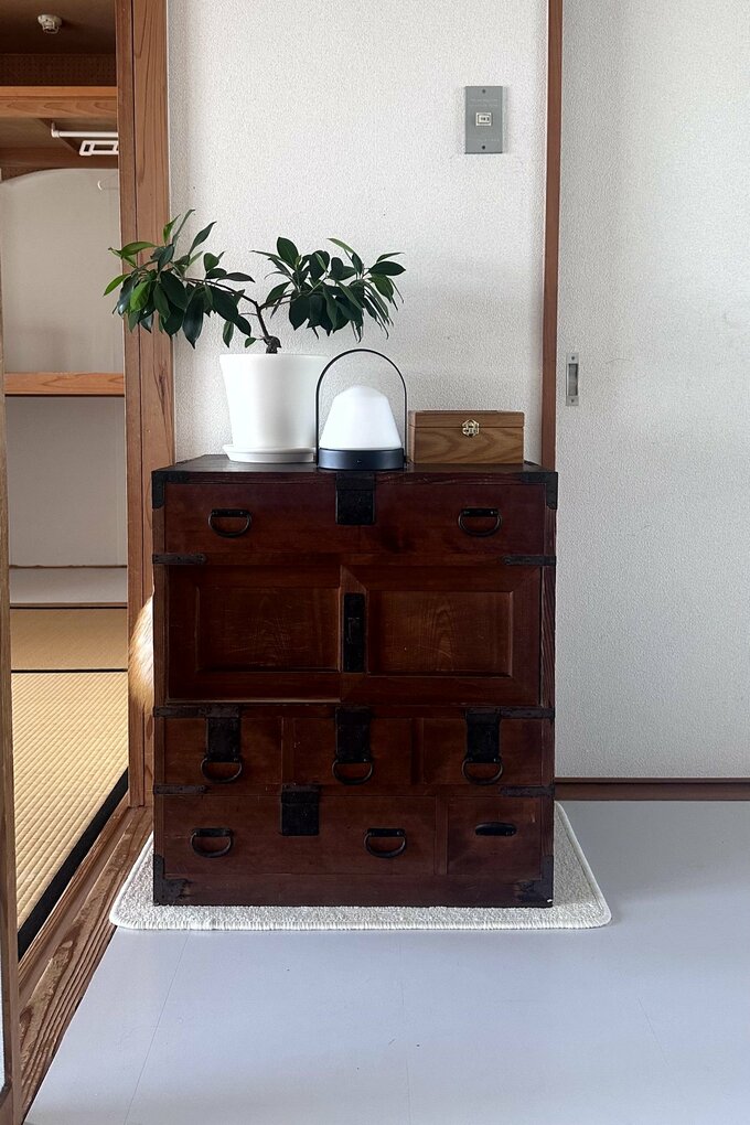 古い収納棚