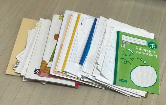 旧学年の教科書やノート、プリント