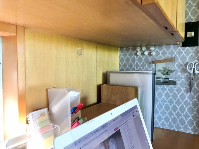 壁にクリアフック横から