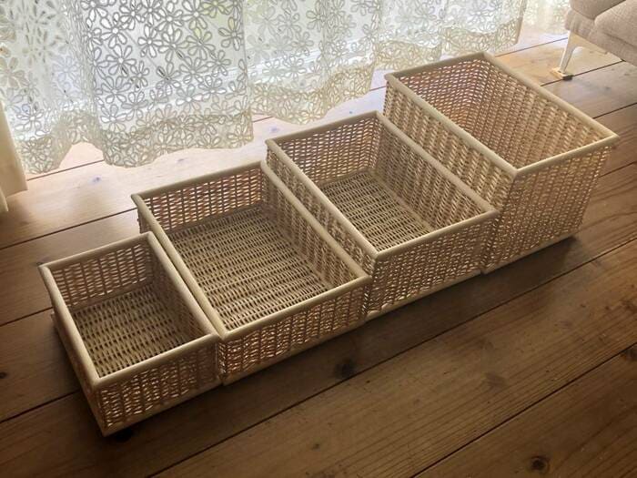 無印良品のブリ材バスケット。リビングやキッチンにすっきりなじむ