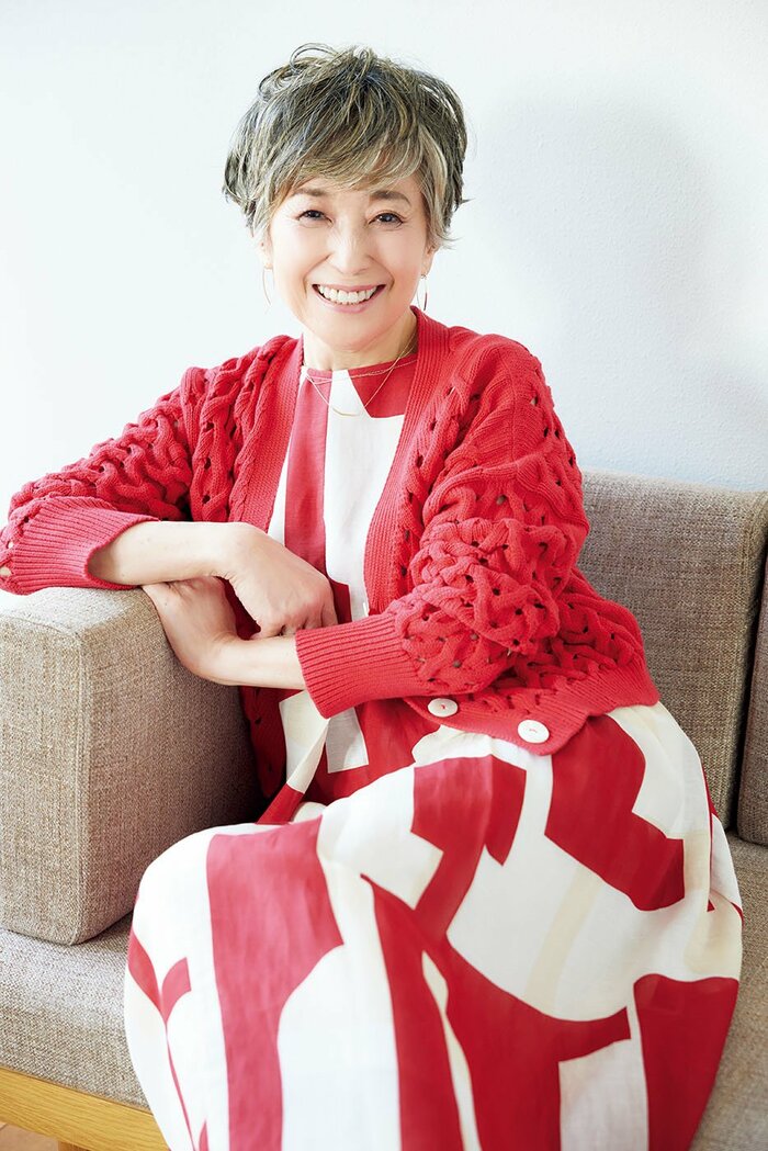 70歳・竹下景子さん、4年前に“白髪染め”をやめて心もラクに。「この年齢だからもらえたごほうびのよう」：2024年3月トップ10 |  ESSEonline（エッセ オンライン）