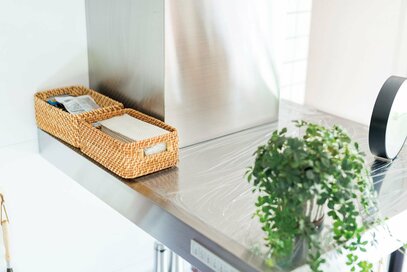 キッチンの汚れと散らかりを予防するテク7つ。洗剤やスポンジは浮かせて収納