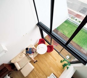 【注文住宅事例】吹き抜けと大窓で光と風、空への眺めを取り込む家