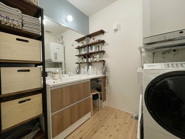 大きな一枚鏡の洗面化粧台＋オープン収納を新居に採用。1年使った感想はストレスフリー