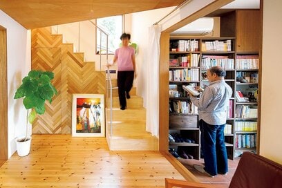 古書店みたいな玄関ライブラリーに肩幅ほどの書斎…本好きにはたまらない戸建て事例