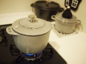 点火。中～強火にかけて沸騰させる