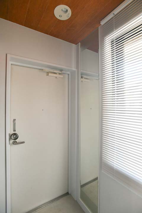 姿見のある玄関