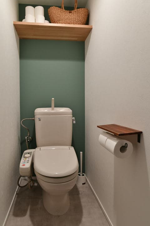 ナチュラルで落ち着いた印象のトイレ