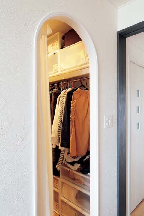 アーチ開口のウォークインクロゼット