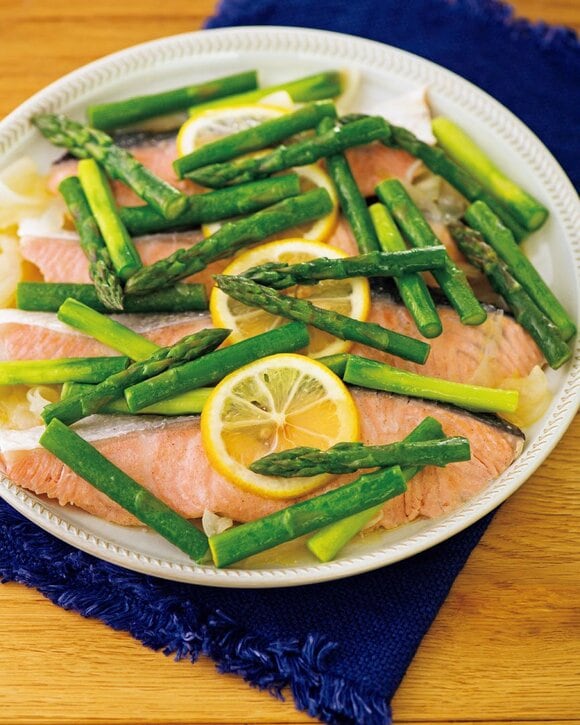 サーモンとアスパラのオイル蒸し