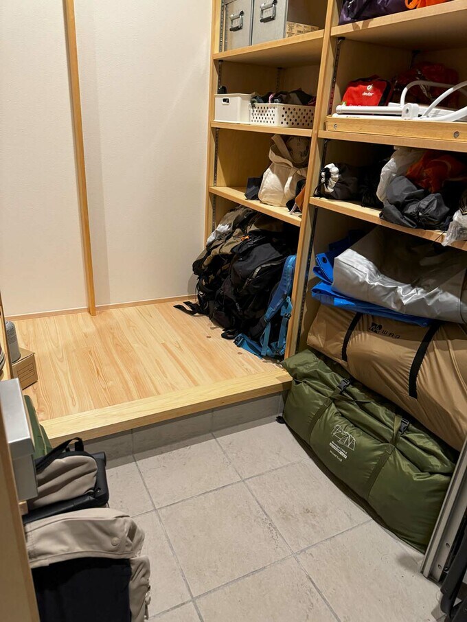 シューズクロークの玄関框