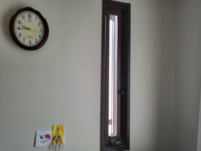 東側にも小さな窓