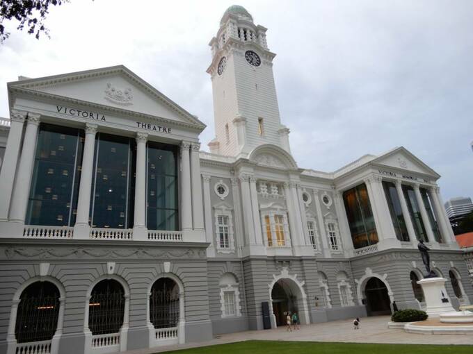 コロニアルな美しい白亜の建物