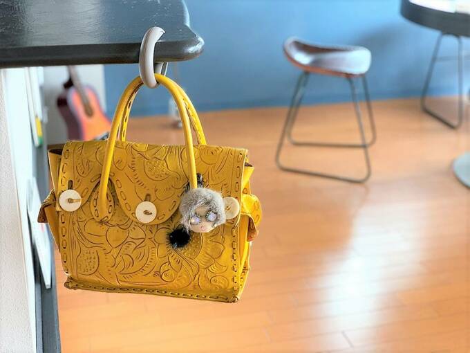 黄色いバッグひっかけ