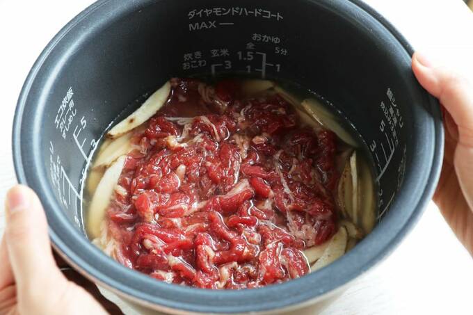 炊飯器にお肉など