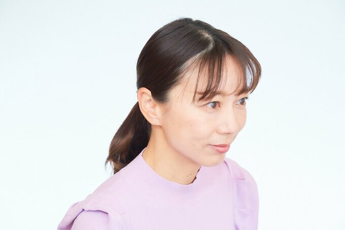 女性の後頭部