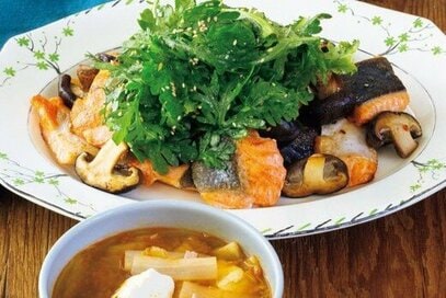 糖質オフなのに食べごたえあり。鮭とシイタケのソテー＆チゲ風スープのレシピ