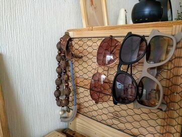 セリアのアイテム2つでプチ壁面収納をDIY