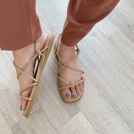 ユニクロの2990円ストラップサンダル。優秀すぎてこれしか履きたくない！