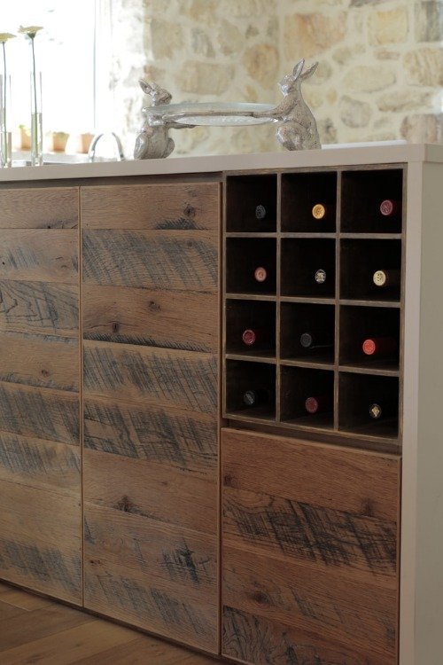 一角にワインの収納スペース