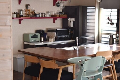 家族と目を合わせて会話しやすいキッチン