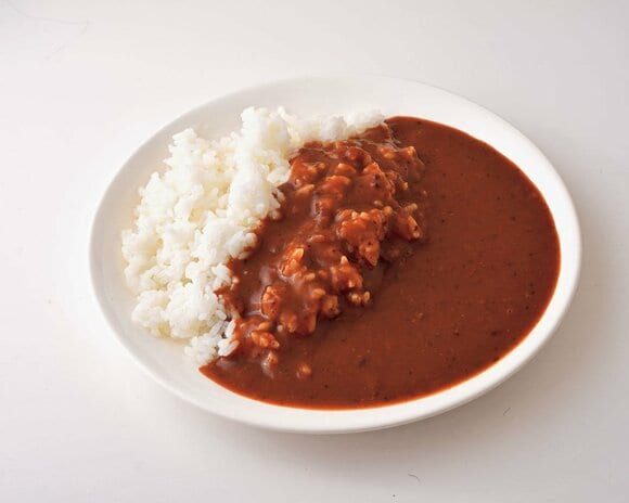 おとなの大盛カレー中辛を盛りつけた様子
