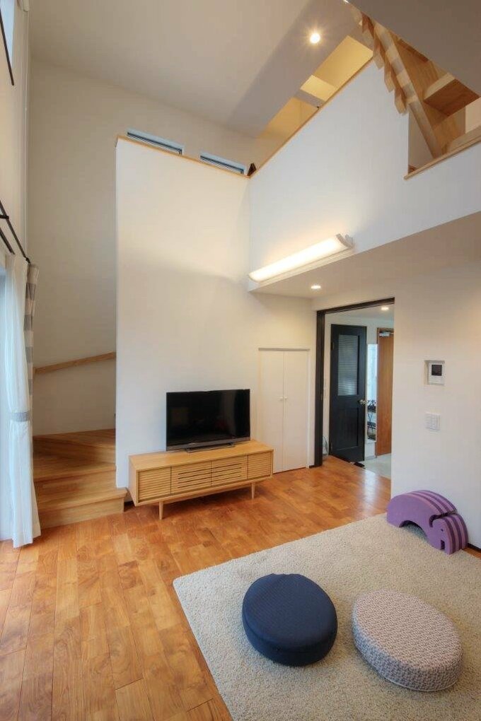 リビングの吹き抜け上部にワークスペース